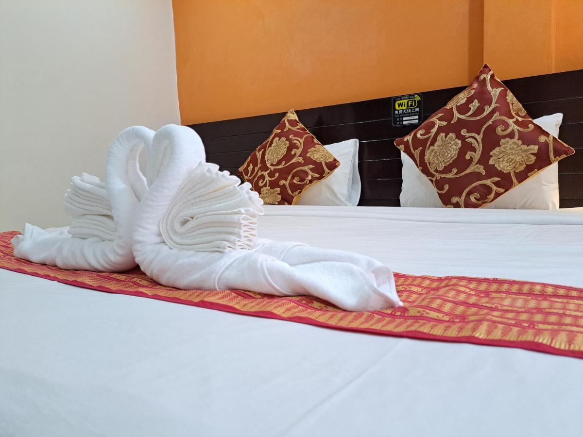 Lily Holiday 百合假日 Patong Exterior photo